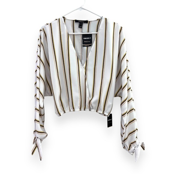 Forever 21 Cropped V-Neck Surplice Top Small NWT - Picture 2 of 6